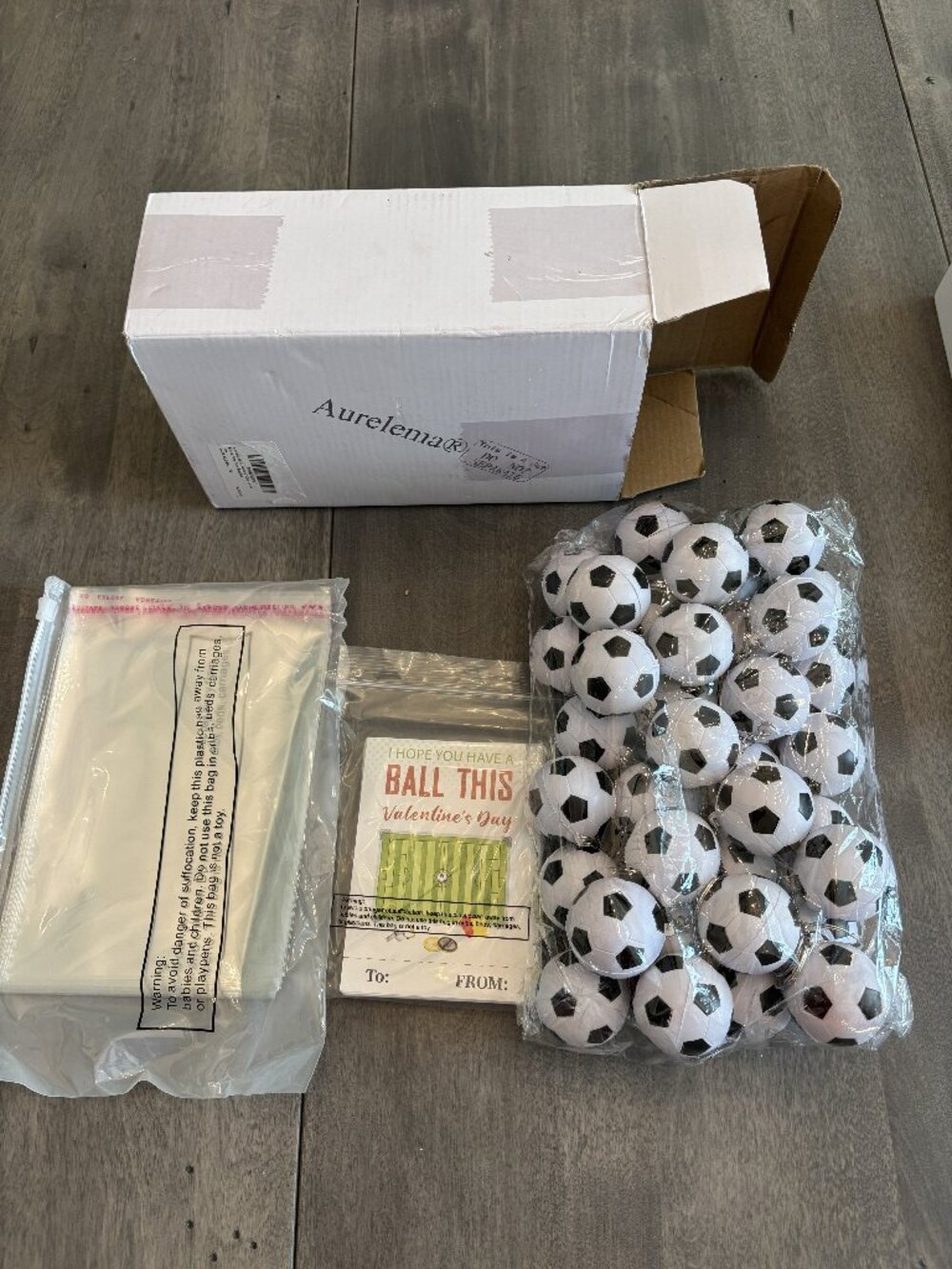 Valentine Gift pack w/soccer ball foam keychains, cards, and gift bags. NEW